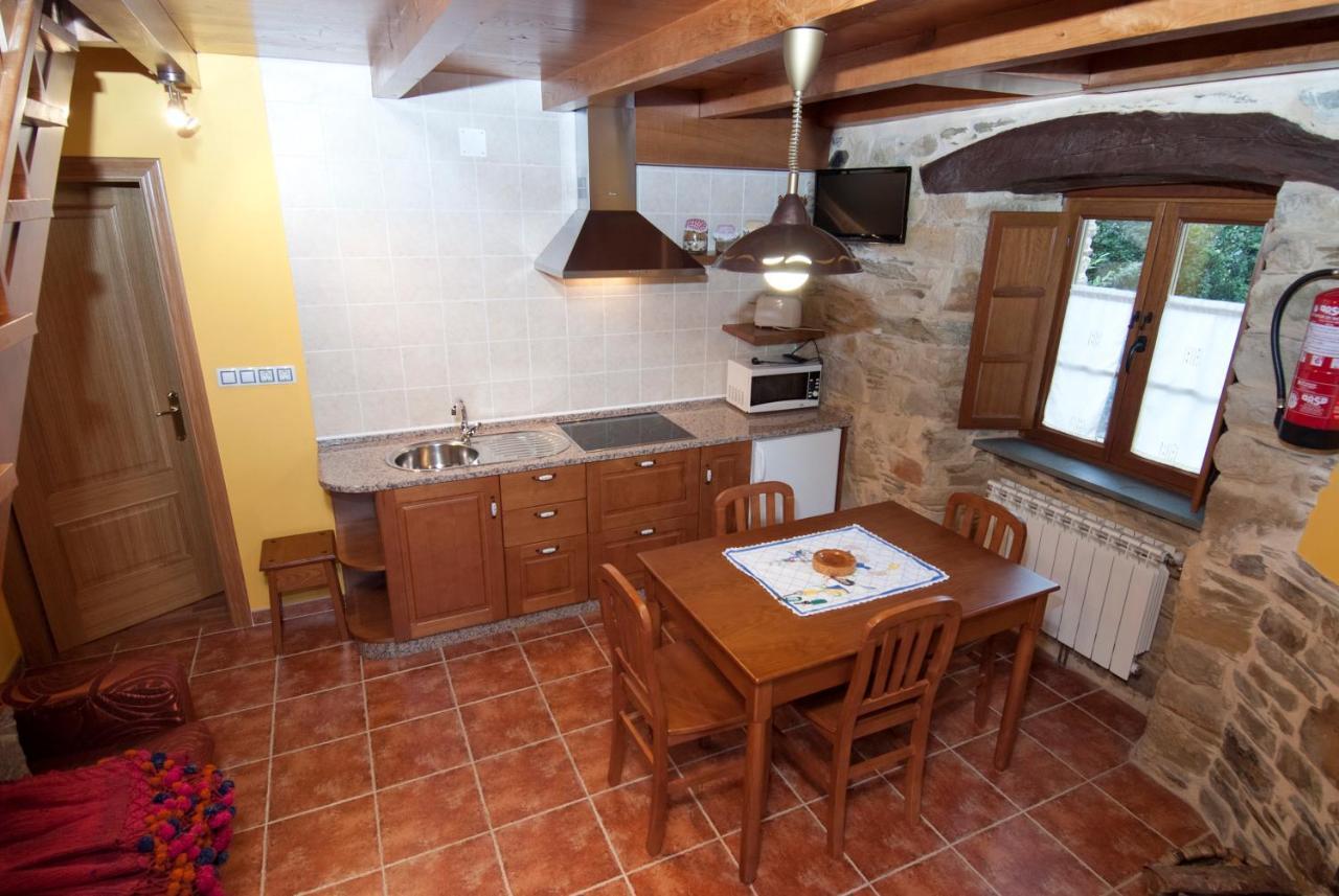 Apartamentos Rurales Tia Vicenta Санта Еулалия де Оскос Екстериор снимка