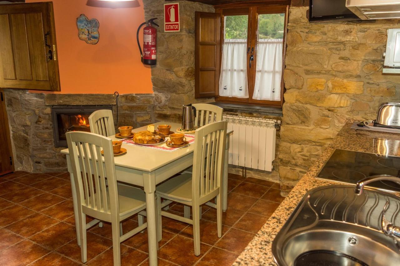 Apartamentos Rurales Tia Vicenta Санта Еулалия де Оскос Екстериор снимка