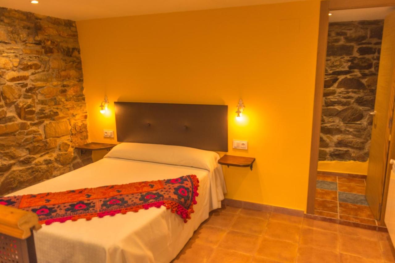 Apartamentos Rurales Tia Vicenta Санта Еулалия де Оскос Екстериор снимка